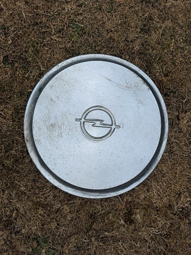 Vintage opel wheel - centre, cap