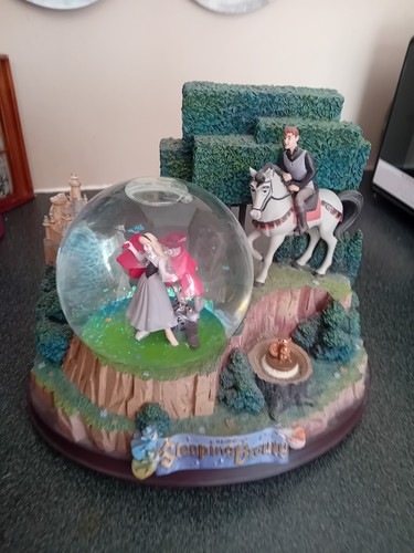 Snowglobe disney aurora - snowglobe,