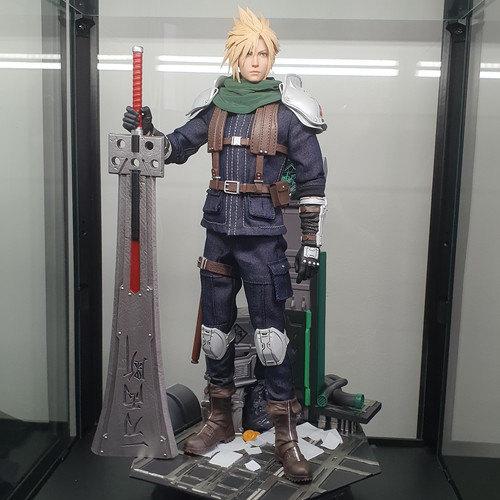 Cloud strife figure final - figure,