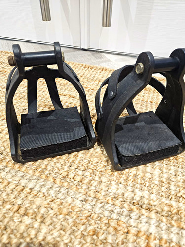 Black synthetic horse - black,