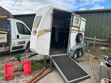batson trident horse trailer