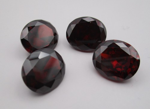 Cubic zirconia oval - -,