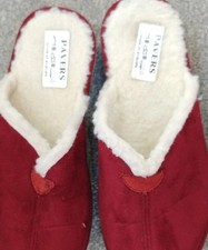 RED PAVERS Slippers sliders /
