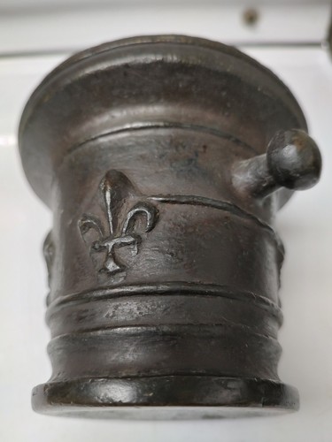 Bronze mortar fleur lys - mortar,