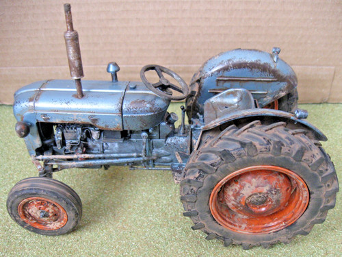 Universal hobbies fordson - hobbies,