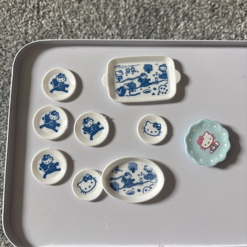 Hello kitty dolls house plates - kitty,