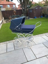 Silver Cross Carlton Pram Excellent Condition. Navy &White.Matching Sun Canopy.