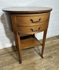 Vintage Mahogany Round Table / Lamp Table . Free Delivery Available