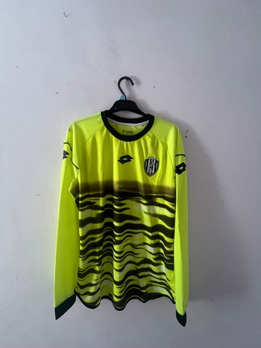 Long sleeve goalkeeper shirt