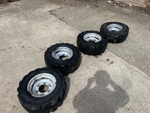 Gehl 1640 skidsteer - gehl, wheels