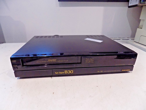 Mitsubishi b30 vhs vcr - mitsubishi,