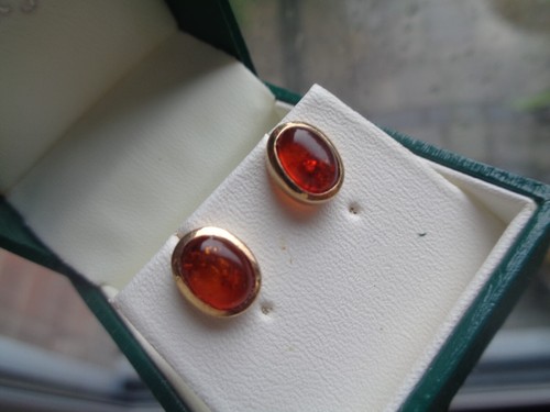 Attractive vintage 9ct - attractive, yellow