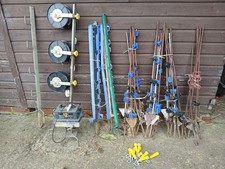 Battery powered electric fencing kit