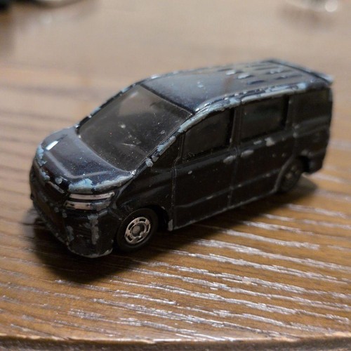 Tomica toyota voxy black used - tomica,