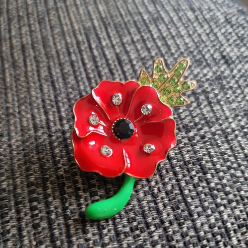 Decorative red poppy badge - poppy,