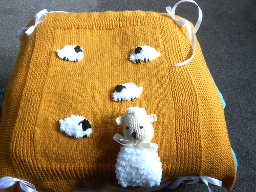 Hand knitted gold - ,