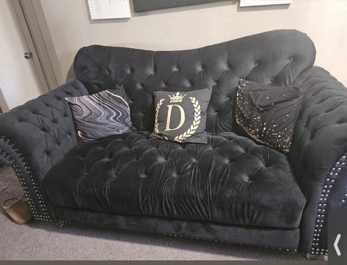 Black velvet tufted sofa - black,