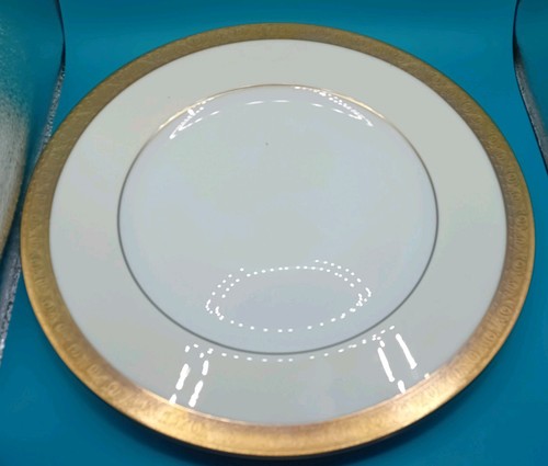 Minton fine bone china - bone, 10"