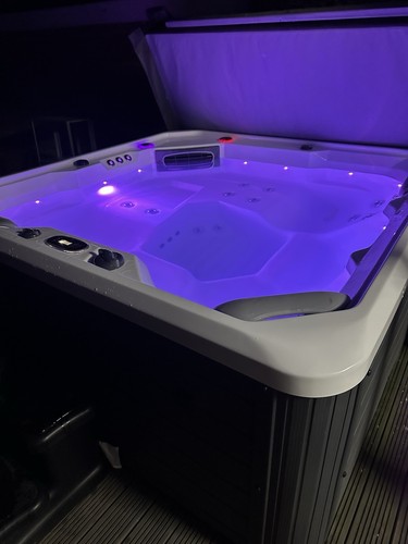Hot tub with - hot,