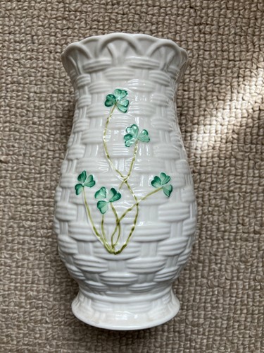Belleek kylemore vase - ,