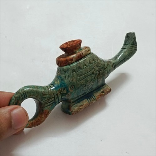 Hammer stone oil lamp - , in