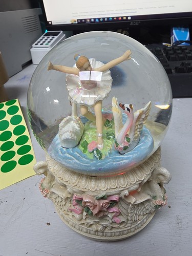 Large musical snow globe - snow,