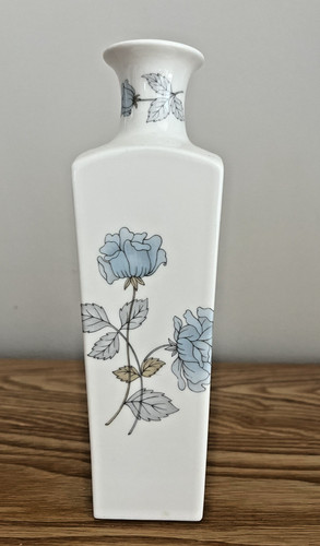 Pretty wedgwood ice rose - rose,