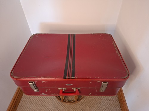 Vintage large red - red, hardshell