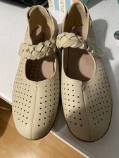 Ladies Cushion Walk Wide Mary