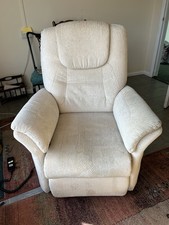 Riser Recliner Chair for Seniors Approx 3 Yrs Old.  Good Clean Working Condition