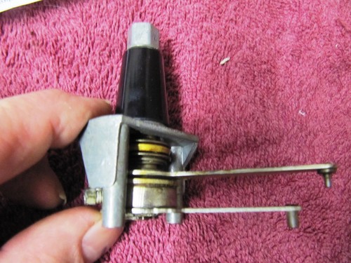 Tone arm pick pivot - pick, up