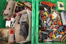 Approx 15kg Mixed DIECAST MODELS & Plastic Model Kits, Vehicles & Buildings -R39