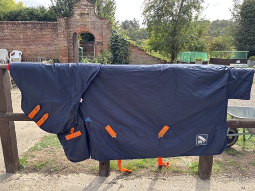 Mediumweight turnout rug - w,