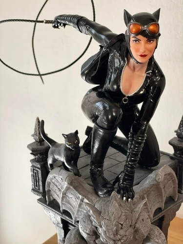 Catwoman rebirth scale - catwoman,