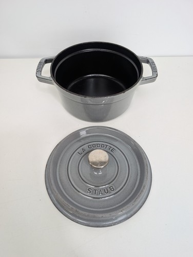Grey cocotte staub - cocotte, round