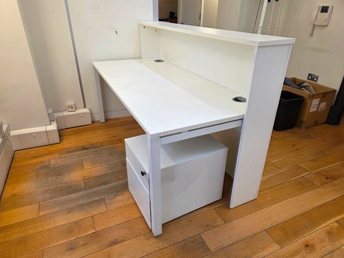 White reception desk with - white,