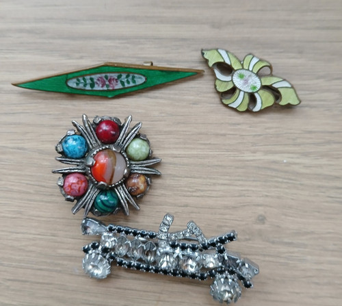 Vintage brooches including - vintage, x