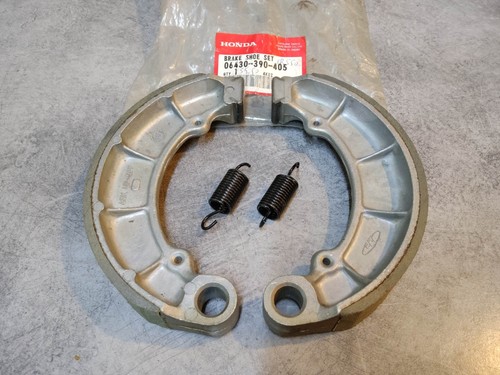 Rear brake shoes set - rear, cb550