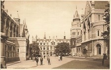 B/W postcard The Guildhall