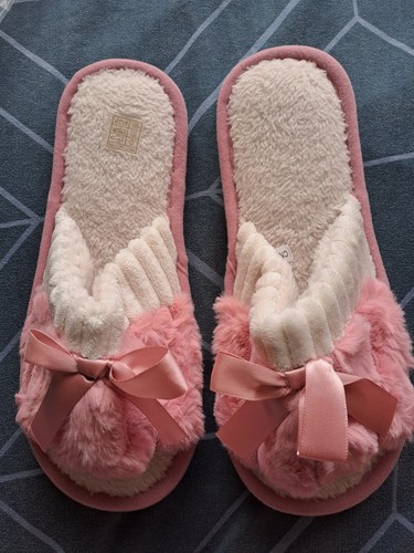 Ladies pink fluffy bed - pink,