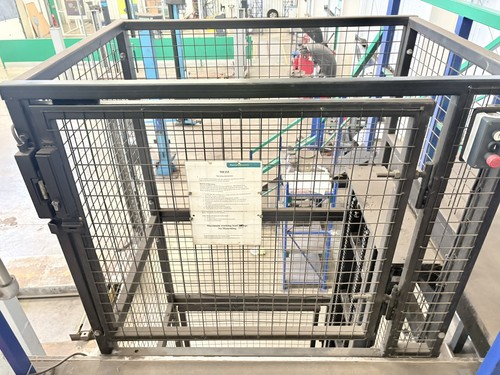 Goods lift mezzanine - goods, floor