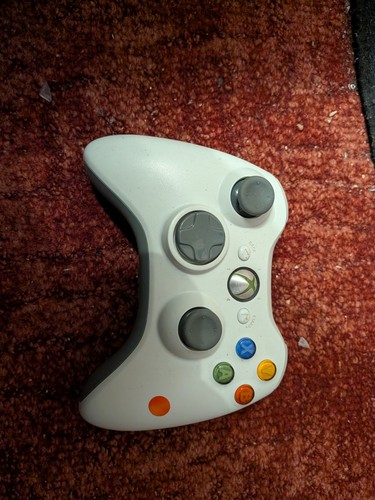 White xbox 360 controller - 360,