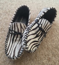 WAREHOUSE ~VGC TRENDING! Zebra