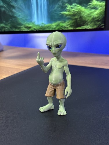 Paul the alien - alien, desk