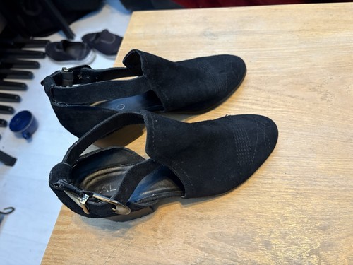 Ladies size black - 5.5, suede