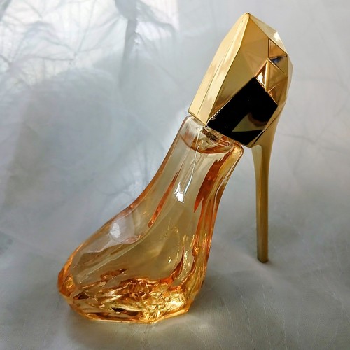 Six golden elegant shoe