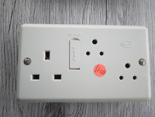 Vintage MEM Triple Unswitched Fireside Socket 1 x 13 & 2 X 2amp BNEW Mid Century