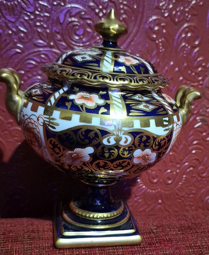 Stunning beautiful royal crown - stunning,