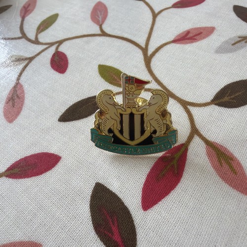 Newcastle united pin badge - united, fc
