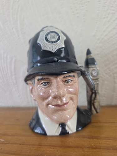 Vintage royal doulton small - vintage, 4"